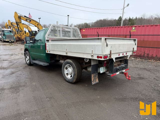 Image of Ford F-350 equipment image 2