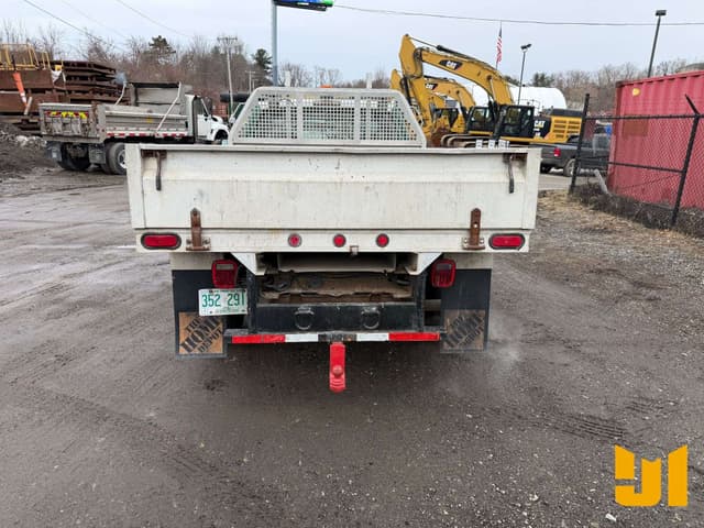Image of Ford F-350 equipment image 3