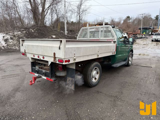 Image of Ford F-350 equipment image 4