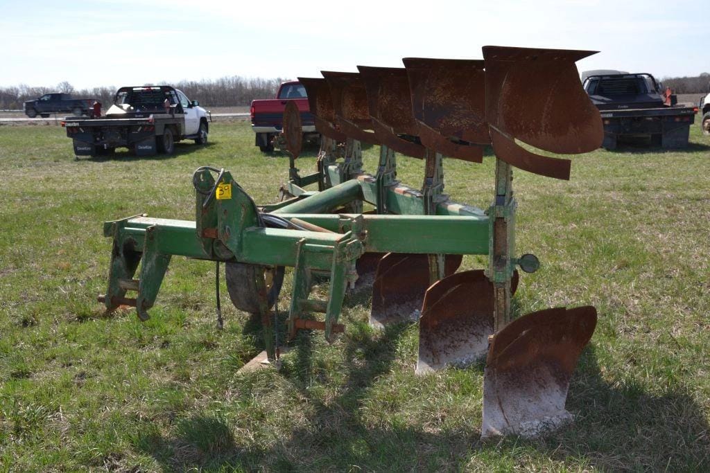 John Deere 4600 Equipment Image0