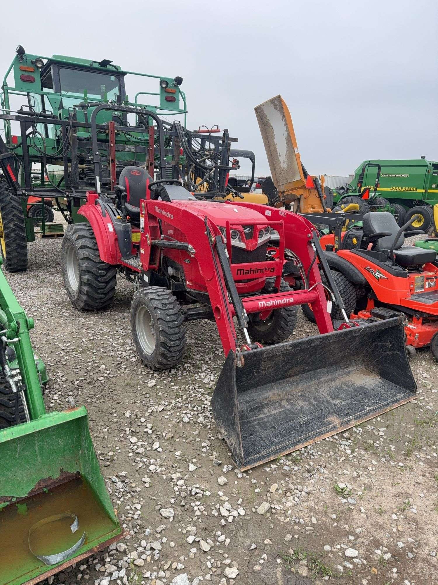 2021 Mahindra 1635 Equipment Image0