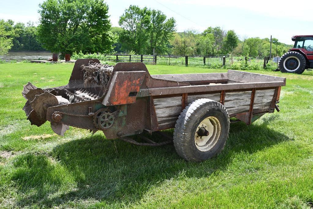 New Idea 215 Manure Handling Manure Spreaders - Dry for Sale | Tractor Zoom