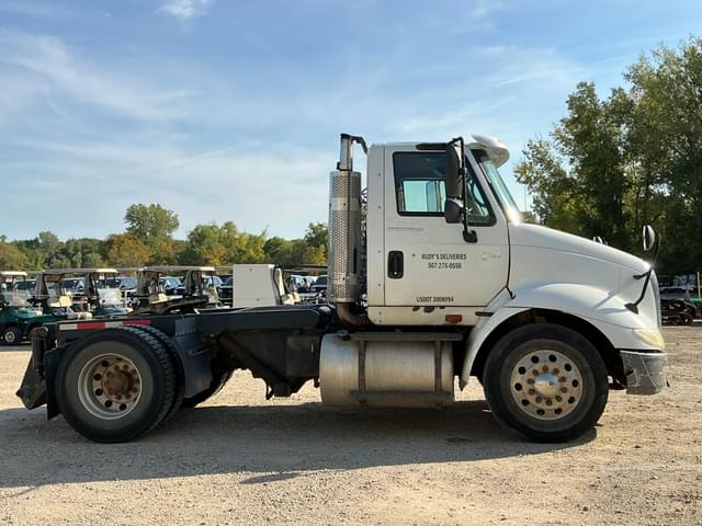 Image of International 8600 equipment image 3