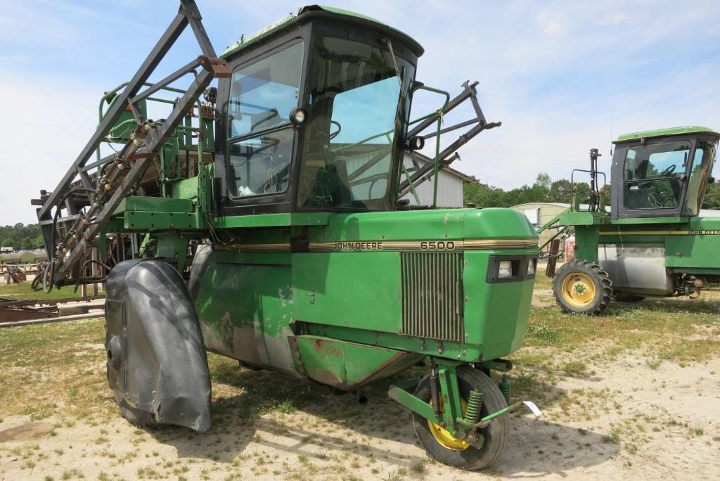 John Deere 6500 Equipment Image0