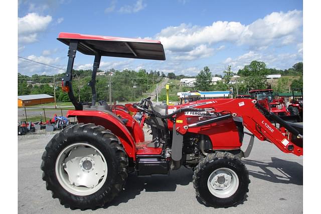 Image of Massey Ferguson 2760E equipment image 4