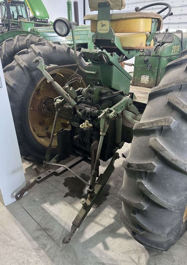 Image of John Deere 2010 equipment image 2