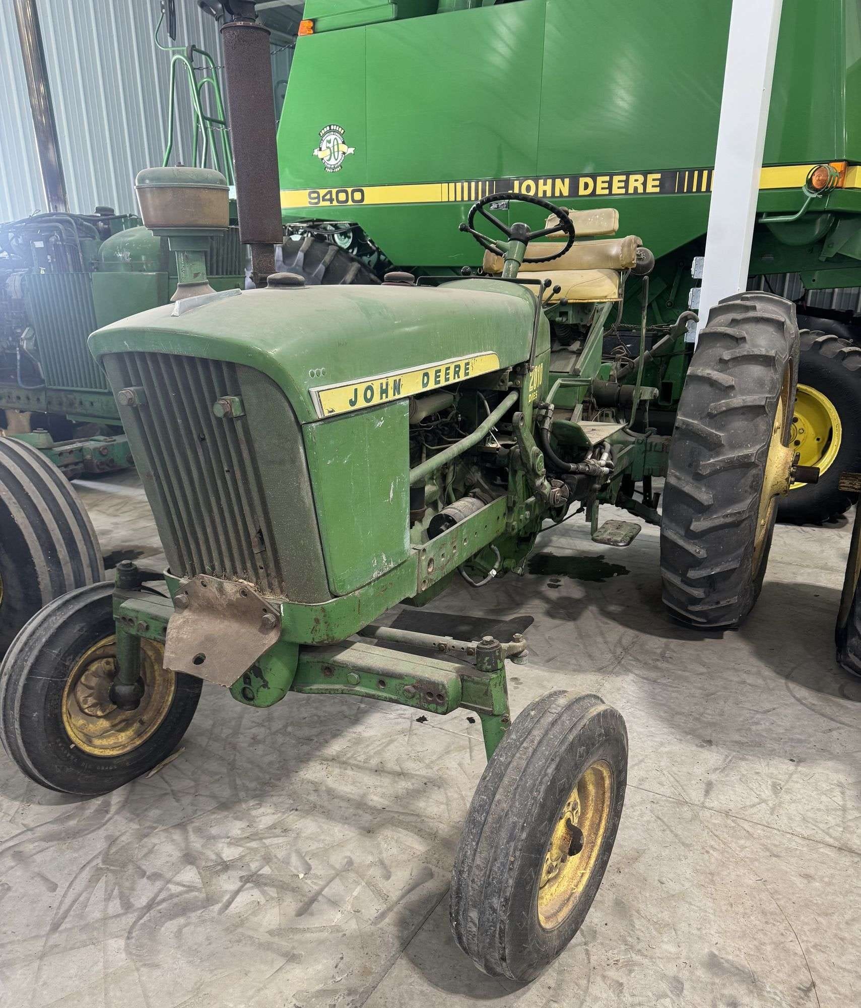 John Deere 2010 Equipment Image0