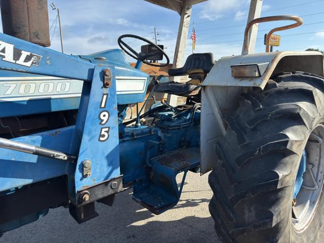 Image of Ford 7000 equipment image 4