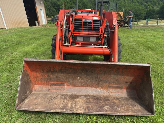 Image of Kubota M5400 equipment image 2