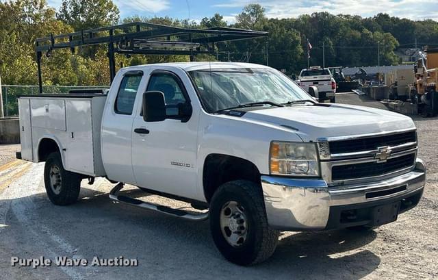 Image of Chevrolet 2500HD equipment image 2