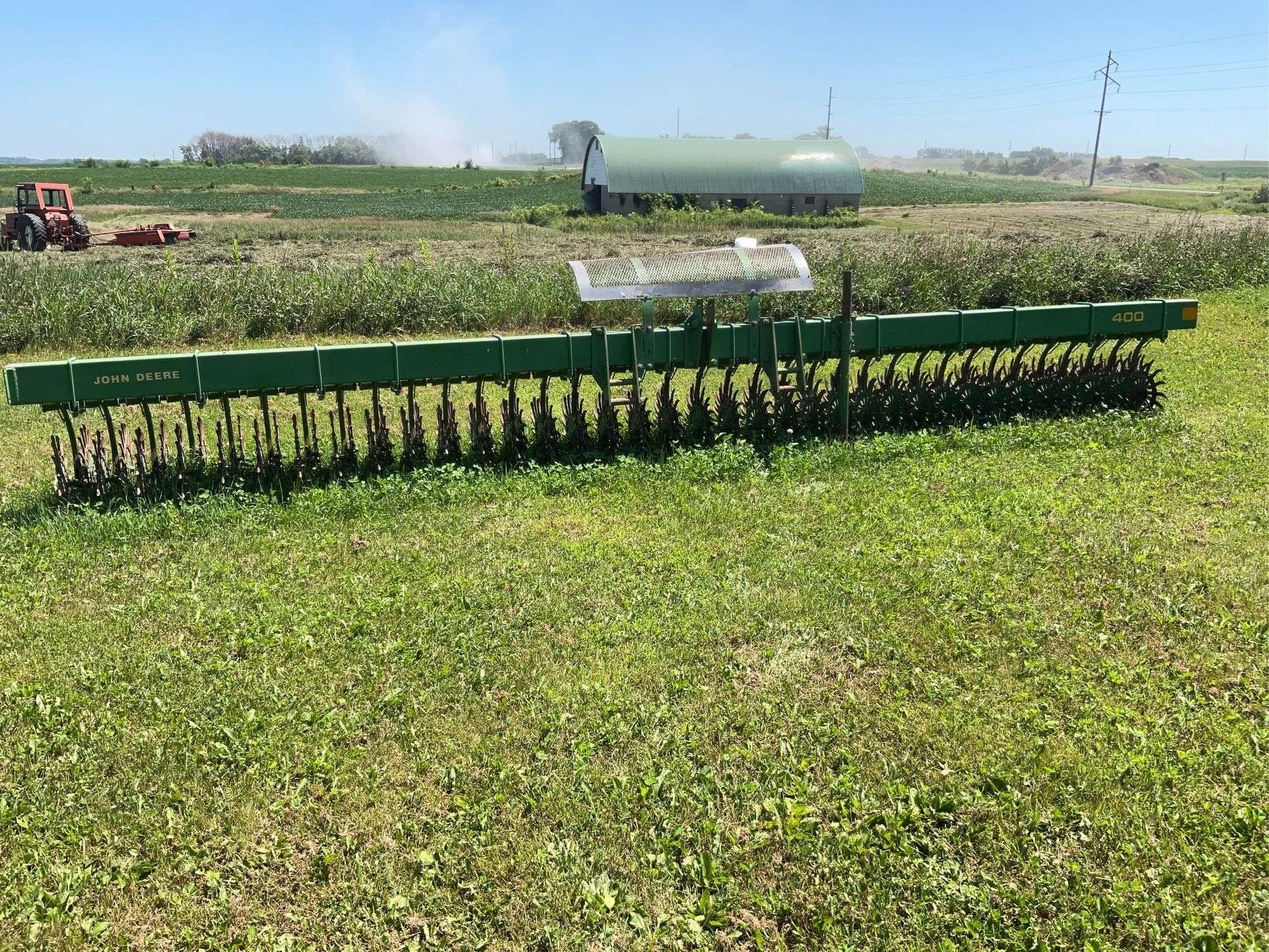 John Deere 400 Equipment Image0