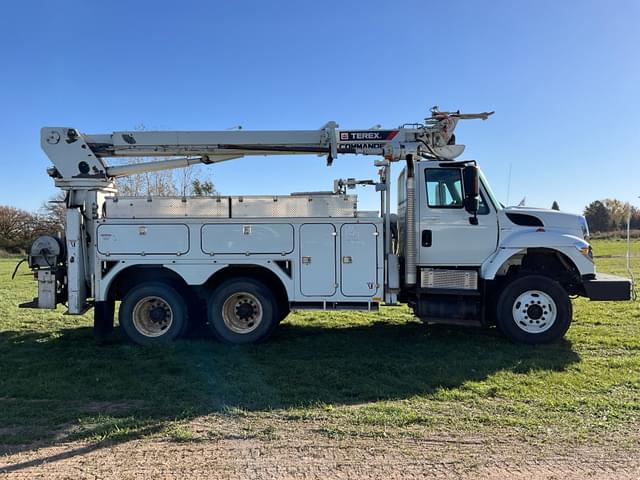 Image of International 7400 equipment image 3