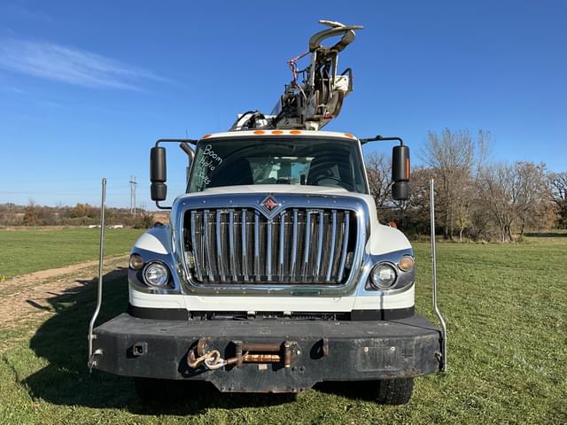 Image of International 7400 equipment image 1