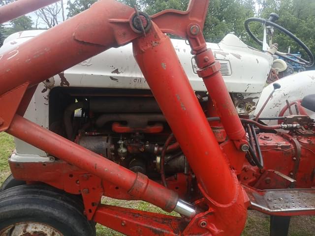 Image of Ford 740 equipment image 3