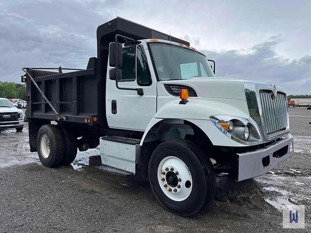 Image of International 7300 equipment image 3