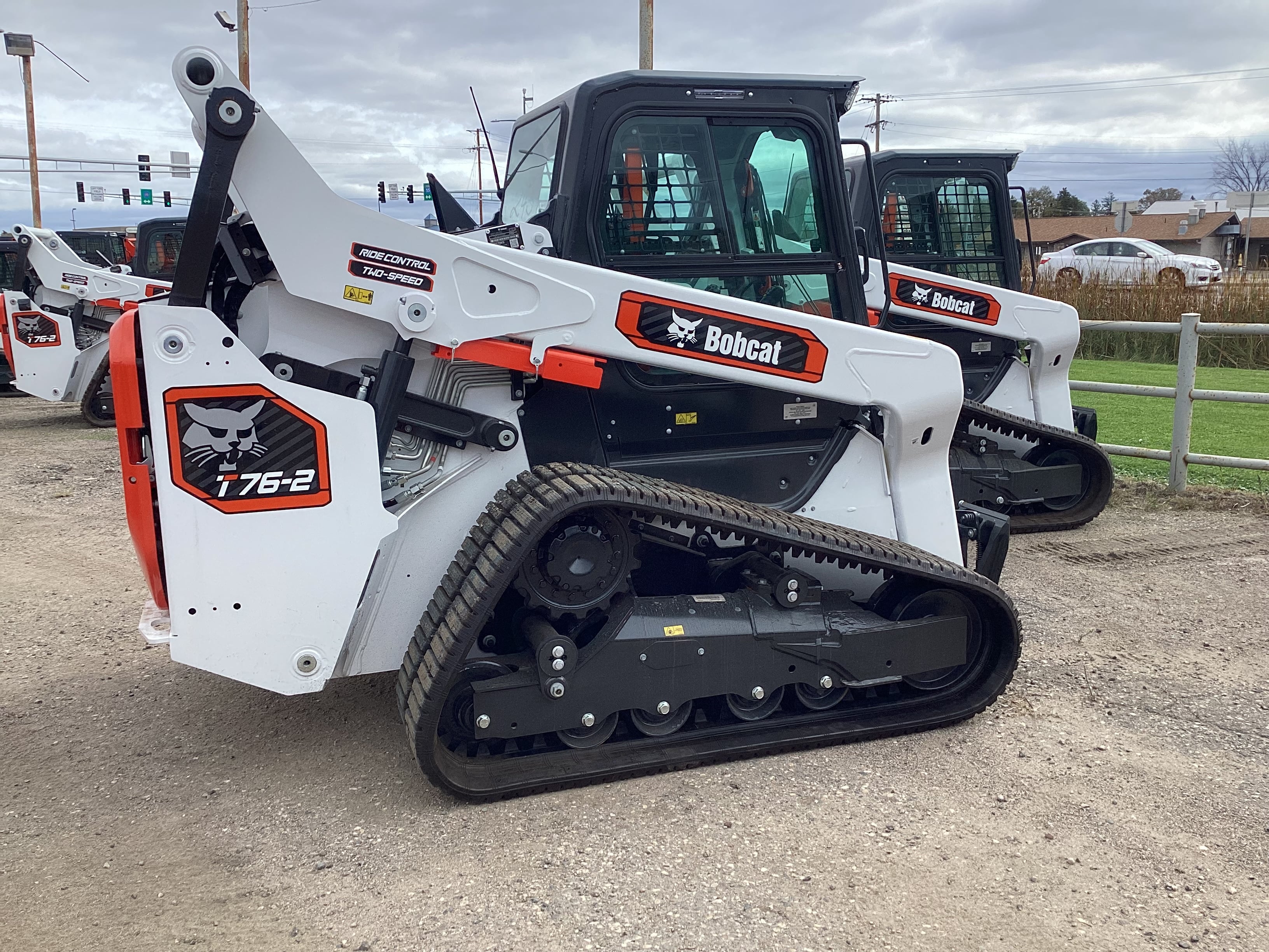 Bobcat T76 Equipment Image0