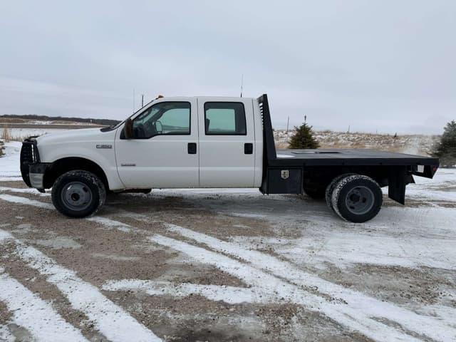Image of Ford F-350 equipment image 1