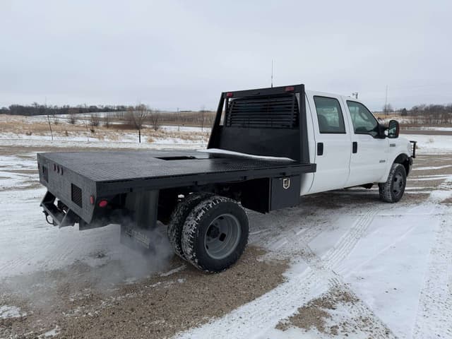 Image of Ford F-350 equipment image 4