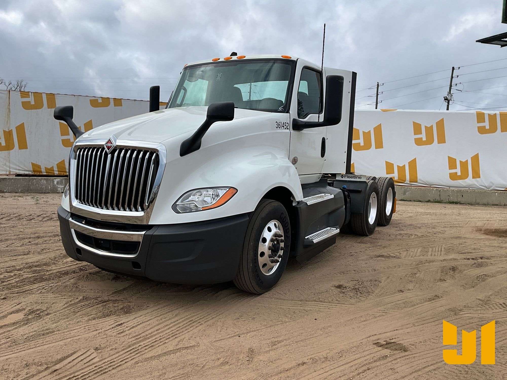 2021 International LT625 Equipment Image0