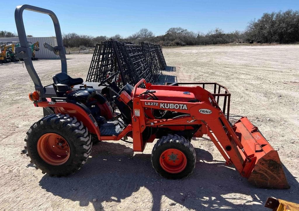 Image of Kubota B7500 Primary image