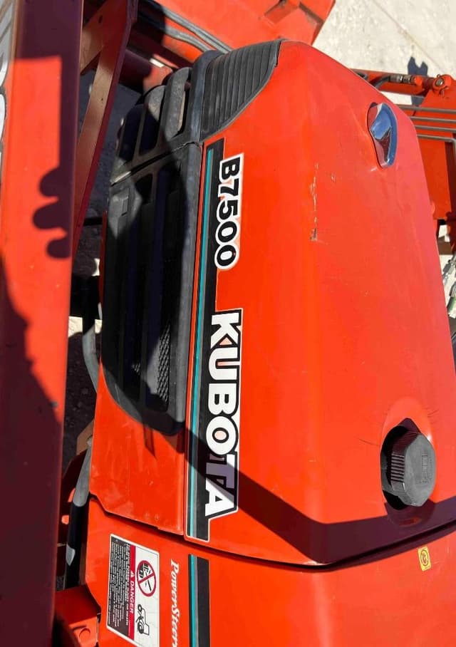 Image of Kubota B7500 equipment image 4