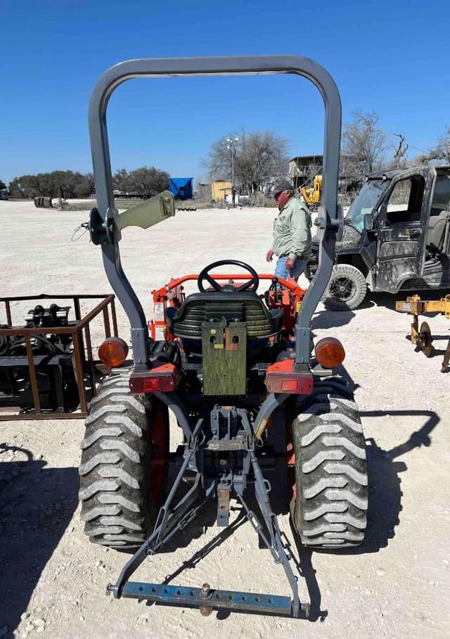 Image of Kubota B7500 equipment image 3