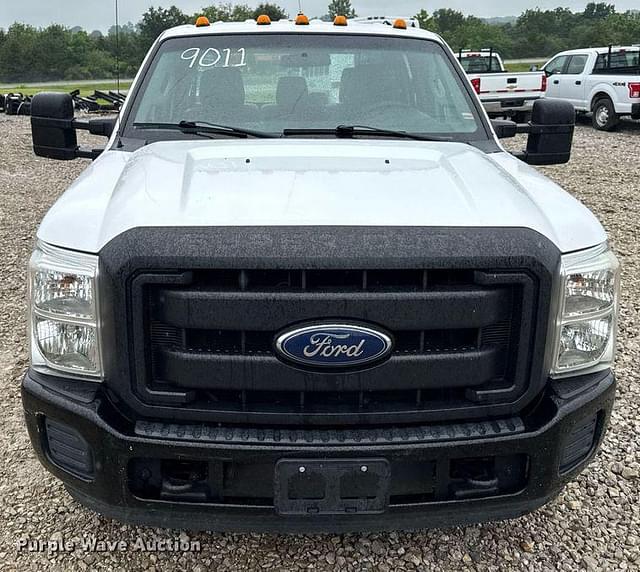 Image of Ford F-350 equipment image 1