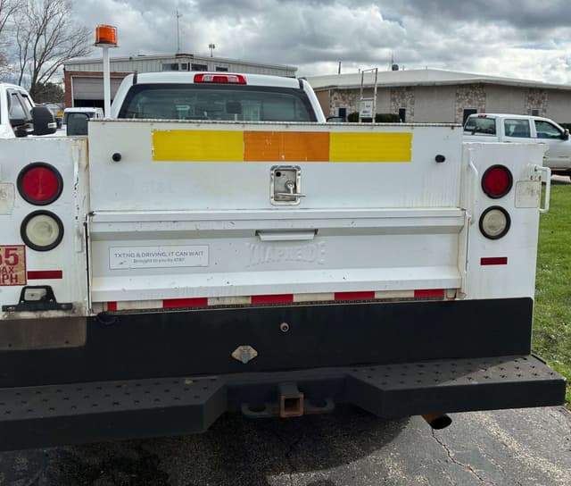 Image of Chevrolet 3500 equipment image 3