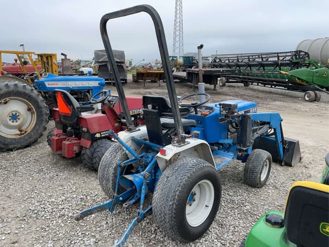 Image of Ford 1220 equipment image 3