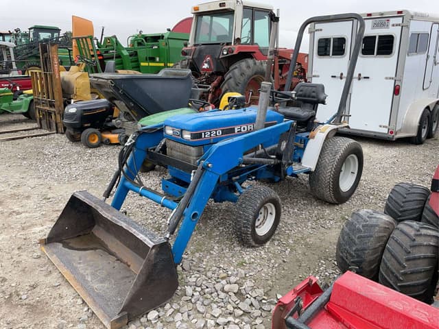 Image of Ford 1220 equipment image 1