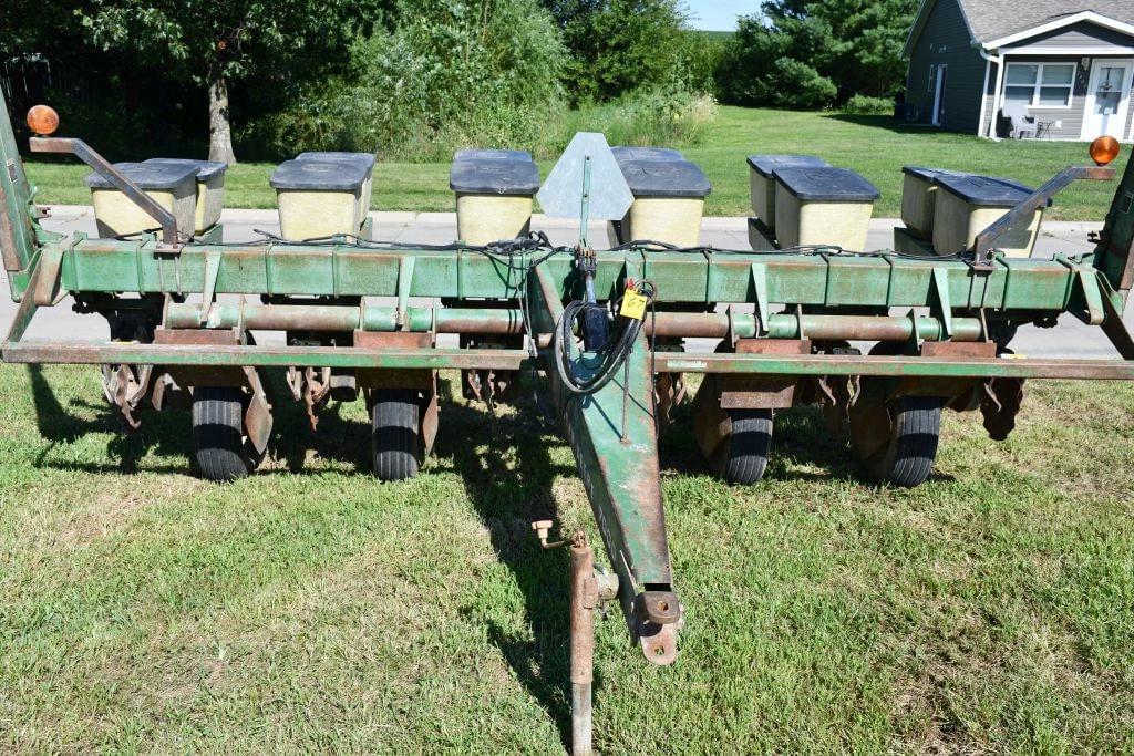 Image of John Deere 7000 Primary image
