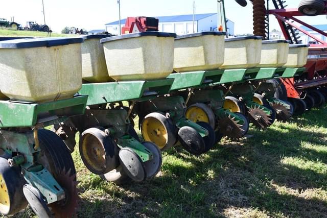 Image of John Deere 7000 equipment image 4