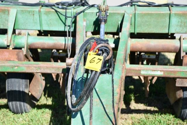 Image of John Deere 7000 equipment image 1