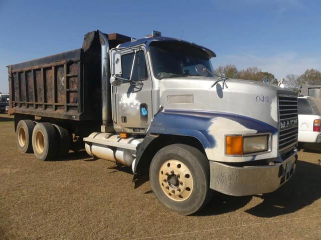 Image of Mack CH613 equipment image 1