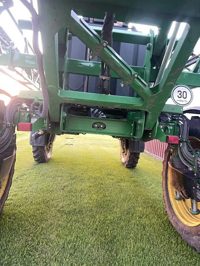 Image of John Deere R4030 equipment image 4