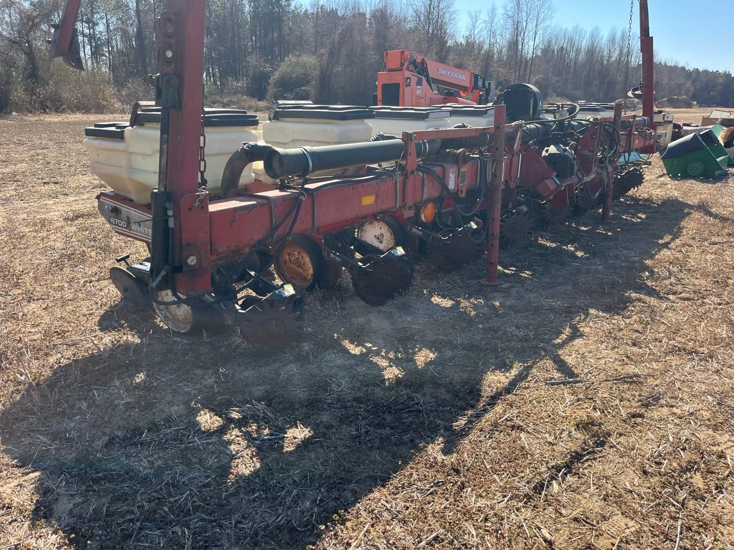 White 6700 Equipment Image0