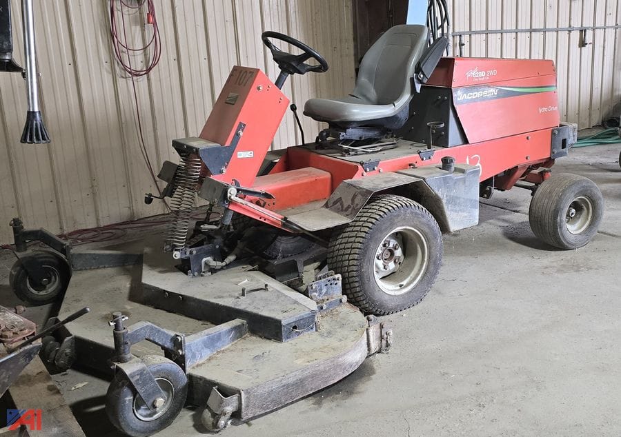2004 Jacobsen Turfcat Equipment Image0