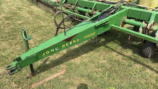 Image of John Deere 7000 equipment image 1