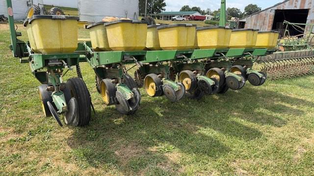 Image of John Deere 7000 equipment image 3