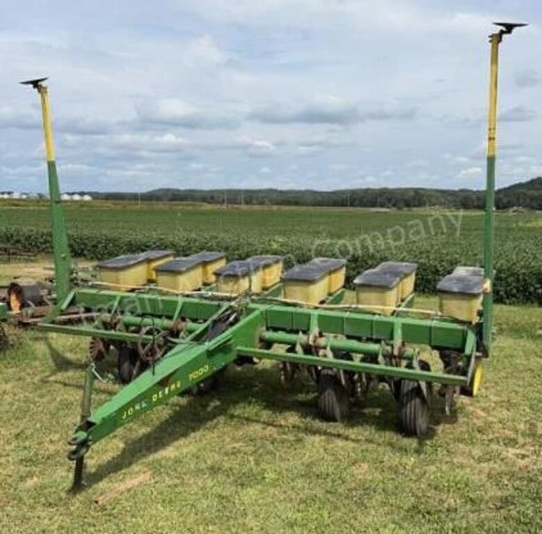 John Deere 7000 Equipment Image0