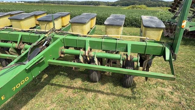 Image of John Deere 7000 equipment image 2