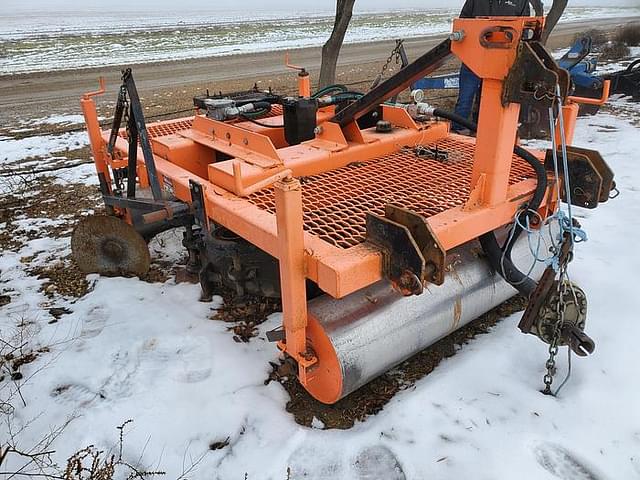 Image of Amac Carrot Crowner equipment image 1