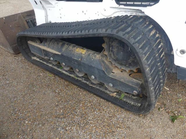 Image of Bobcat T740 equipment image 4