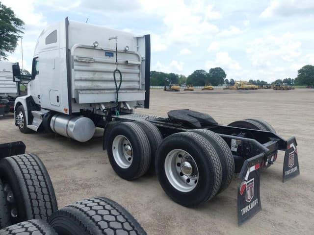 Image of Kenworth T680 equipment image 3