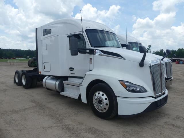 Image of Kenworth T680 equipment image 1
