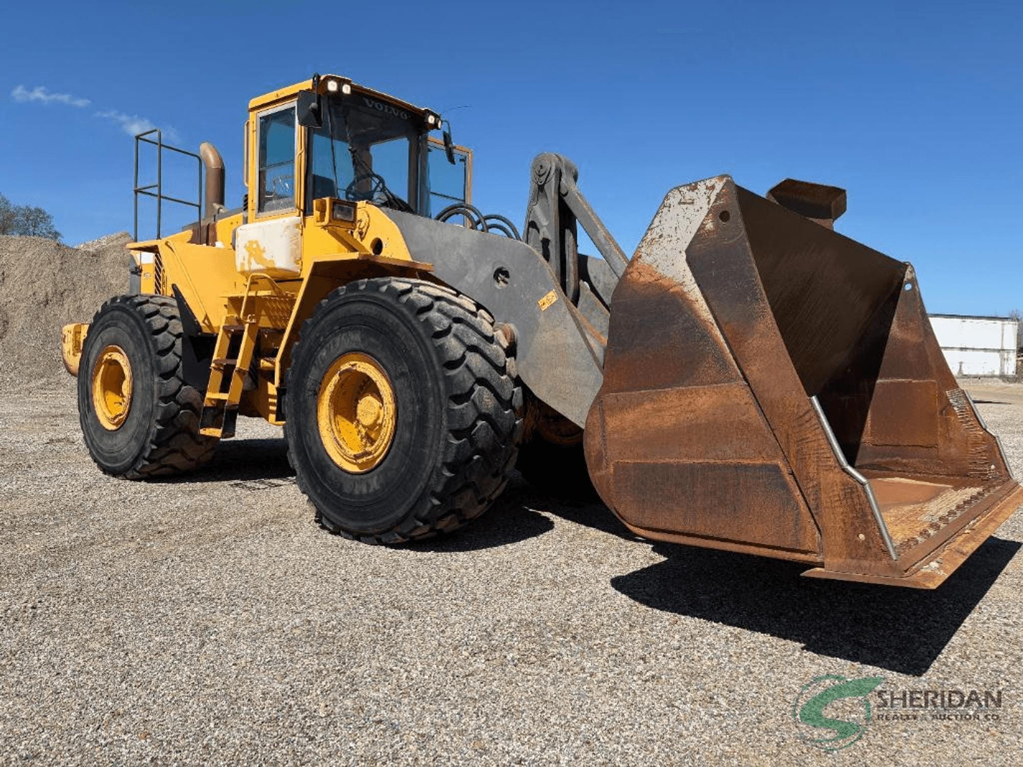 Volvo L220D Equipment Image0