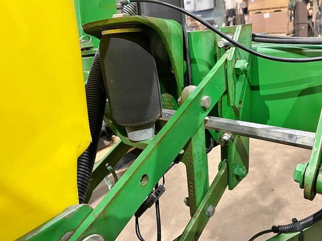 Image of John Deere 1700 equipment image 3