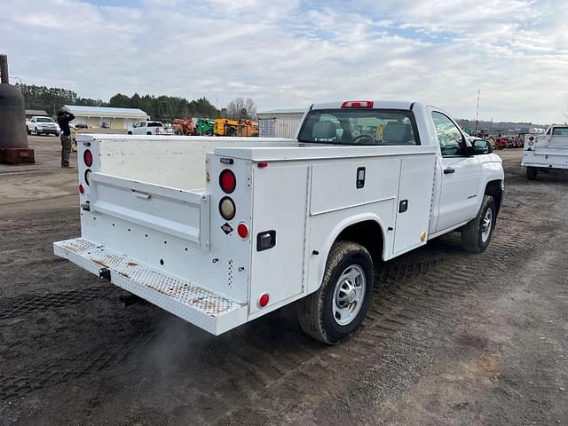 Image of Chevrolet 2500HD equipment image 4