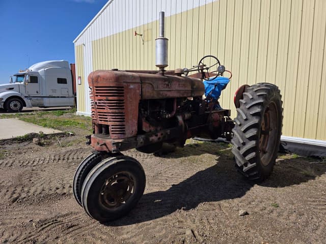 Image of Farmall M equipment image 1