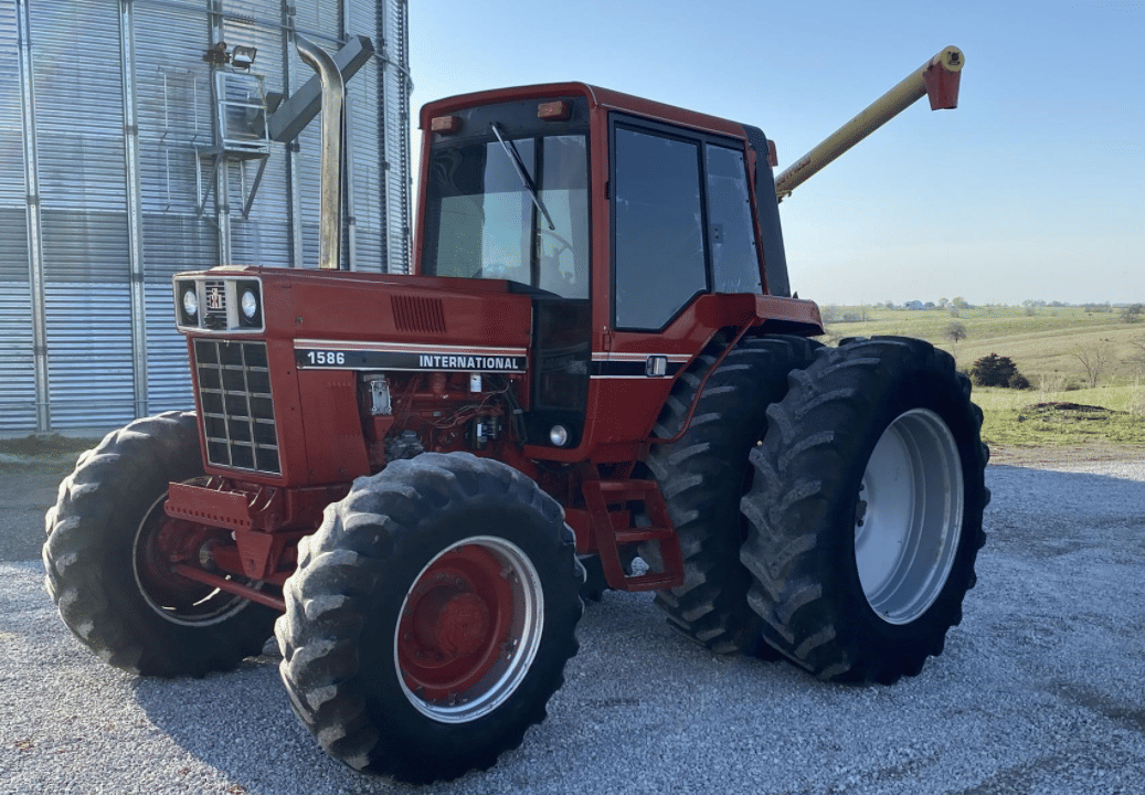 Main image International Harvester 1586